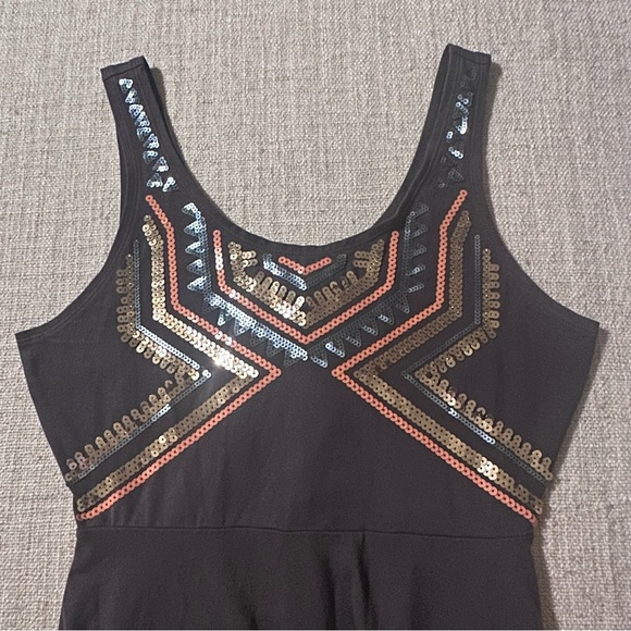 EXPRESS Sequin Aztec Gray Dress Knit Stretch Sleeveless Fit & Flare Women’s M - Picture 4 of 13